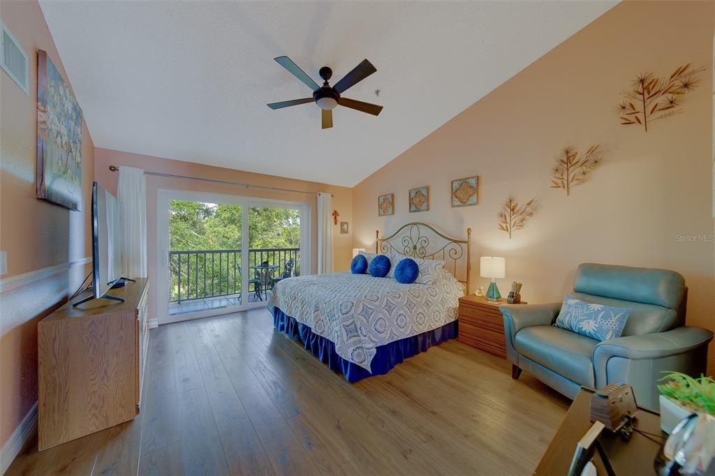 待售: $320,000 (2 贝兹, 2 浴室, 1700 平方英尺)