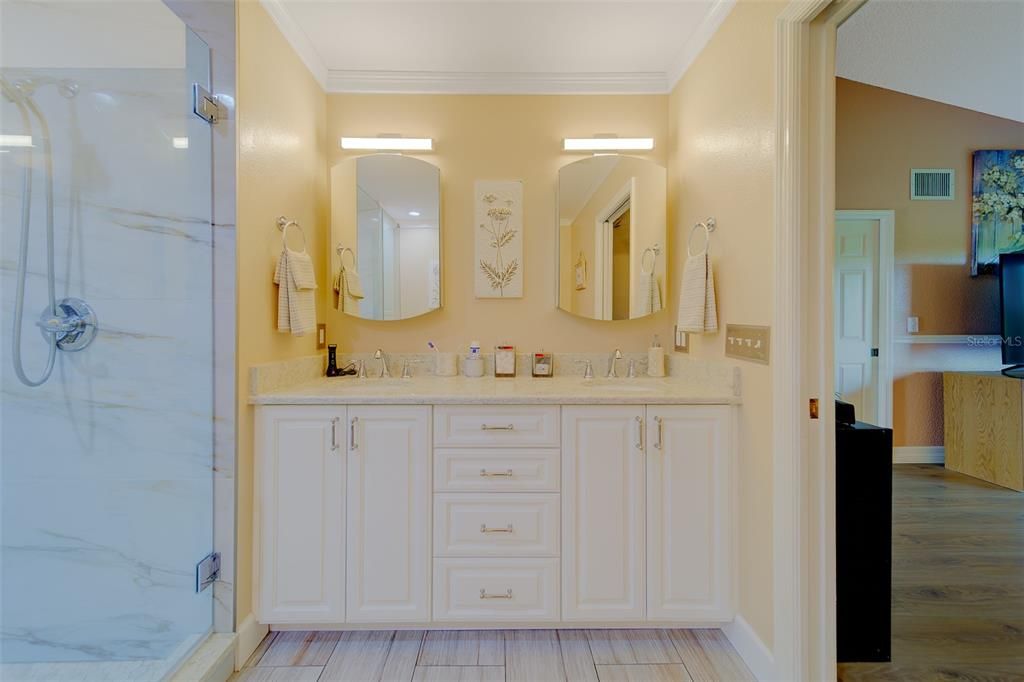 待售: $320,000 (2 贝兹, 2 浴室, 1700 平方英尺)