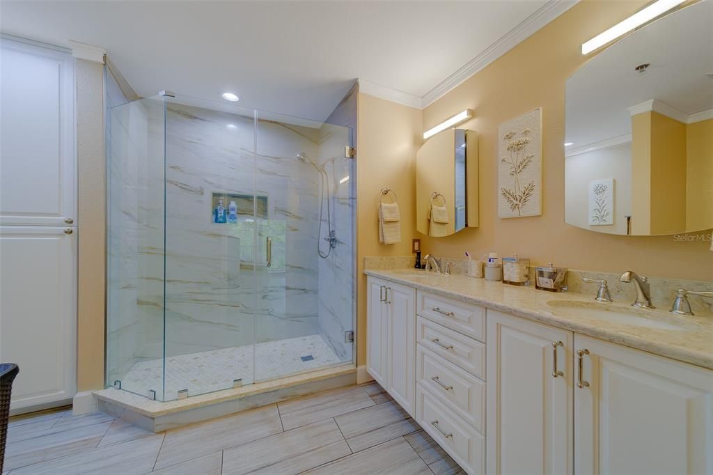 待售: $320,000 (2 贝兹, 2 浴室, 1700 平方英尺)