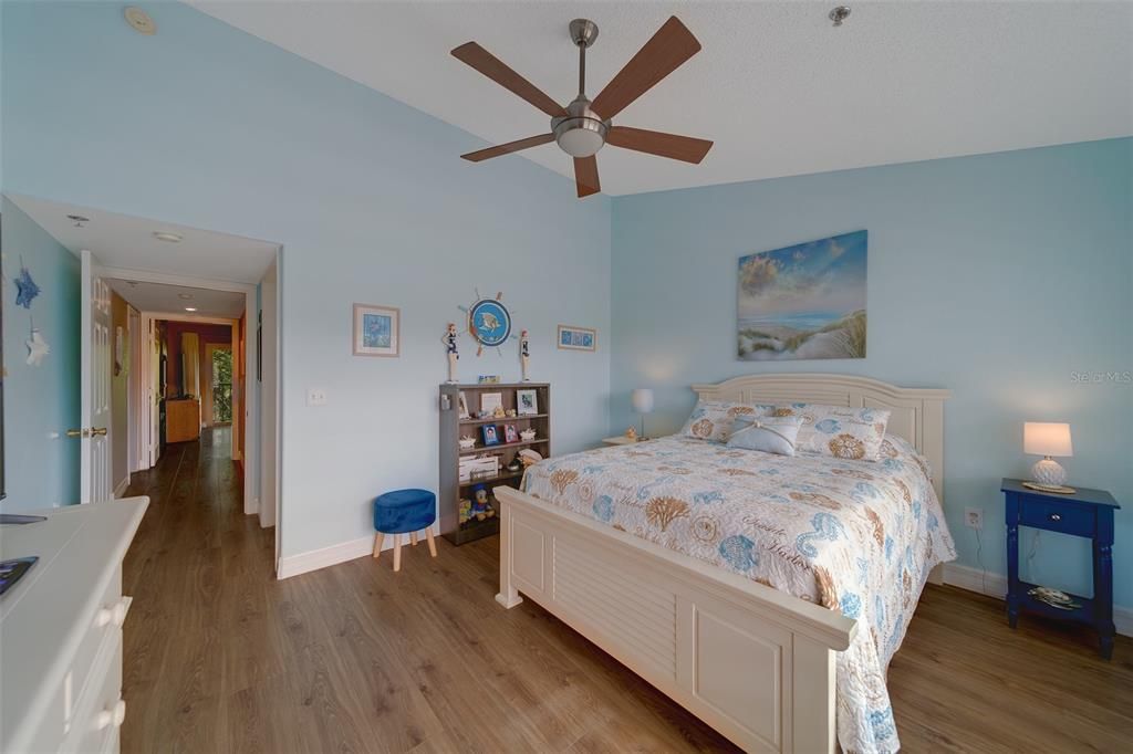 待售: $320,000 (2 贝兹, 2 浴室, 1700 平方英尺)