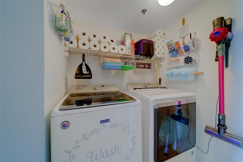 待售: $320,000 (2 贝兹, 2 浴室, 1700 平方英尺)