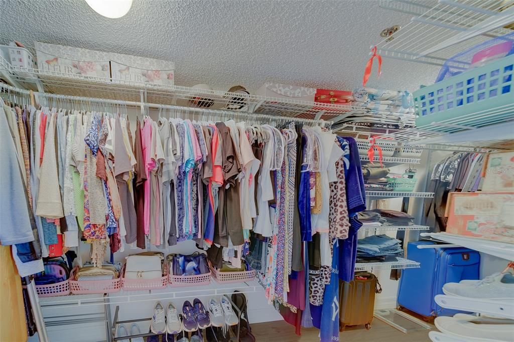 待售: $320,000 (2 贝兹, 2 浴室, 1700 平方英尺)