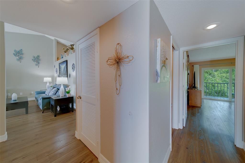 待售: $320,000 (2 贝兹, 2 浴室, 1700 平方英尺)