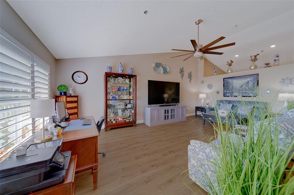 待售: $320,000 (2 贝兹, 2 浴室, 1700 平方英尺)