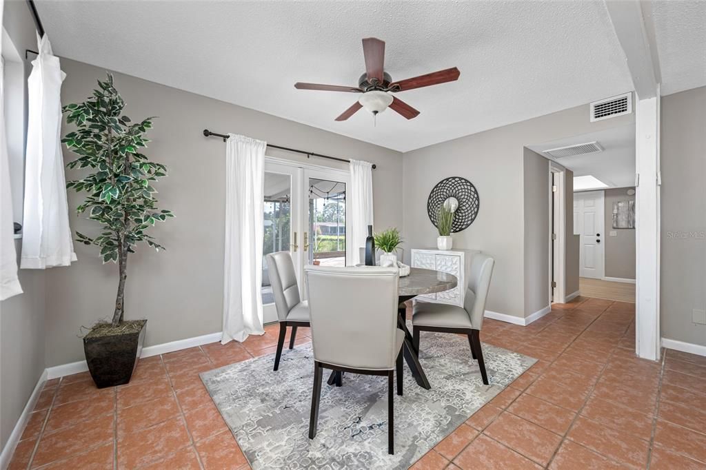 Под контрактом: $375,000 (3 спален, 2 ванн, 1613 Квадратных фут)