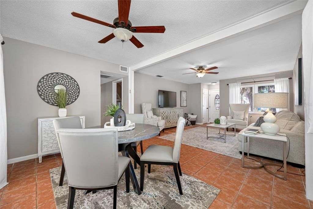 Под контрактом: $375,000 (3 спален, 2 ванн, 1613 Квадратных фут)