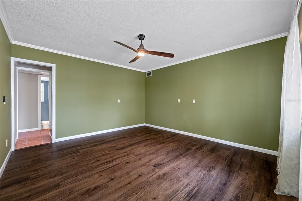 Под контрактом: $375,000 (3 спален, 2 ванн, 1613 Квадратных фут)