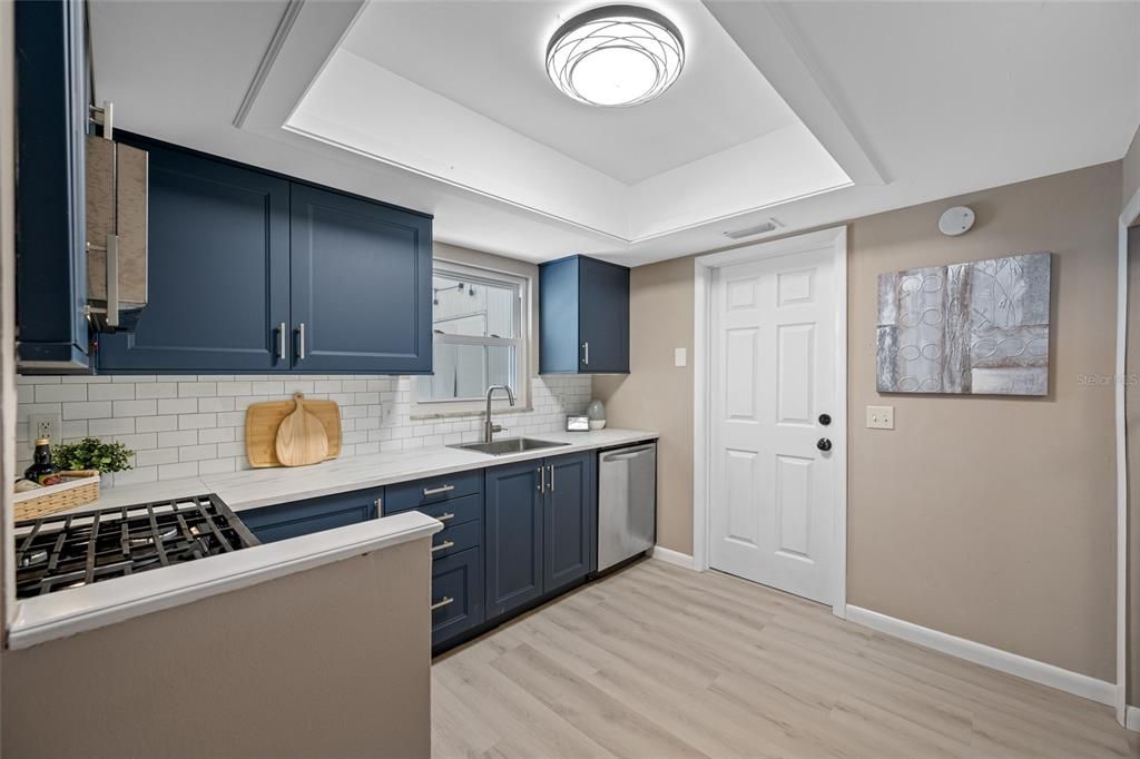 Под контрактом: $375,000 (3 спален, 2 ванн, 1613 Квадратных фут)