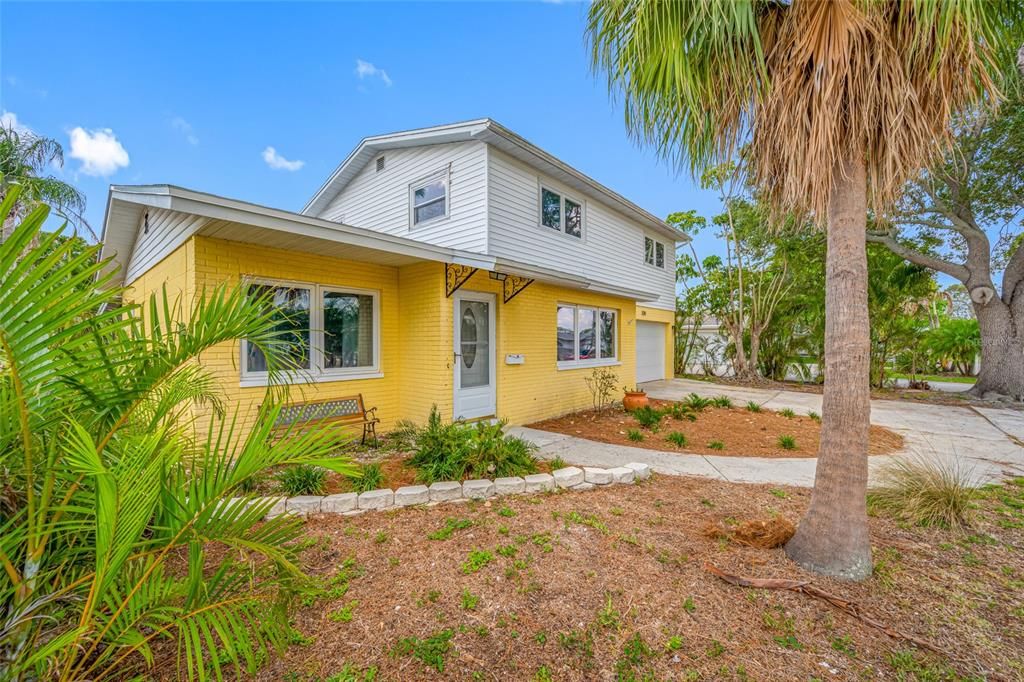 Под контрактом: $375,000 (3 спален, 2 ванн, 1613 Квадратных фут)