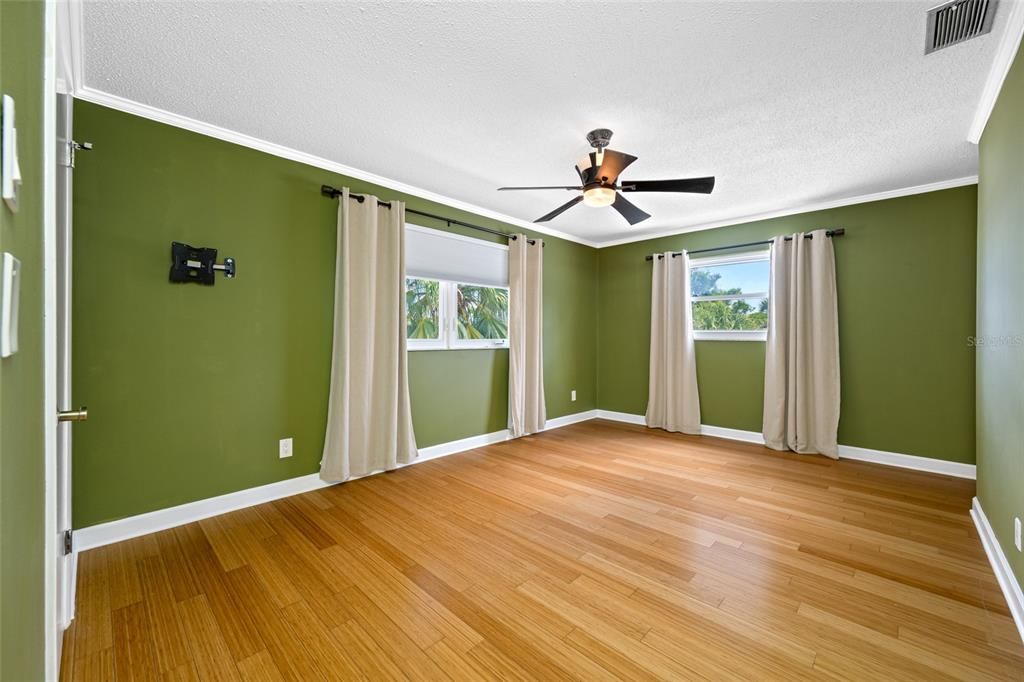 Под контрактом: $375,000 (3 спален, 2 ванн, 1613 Квадратных фут)