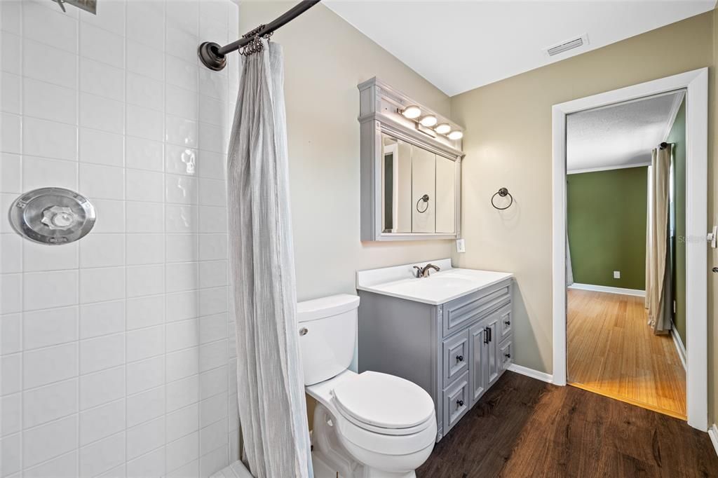 Под контрактом: $375,000 (3 спален, 2 ванн, 1613 Квадратных фут)