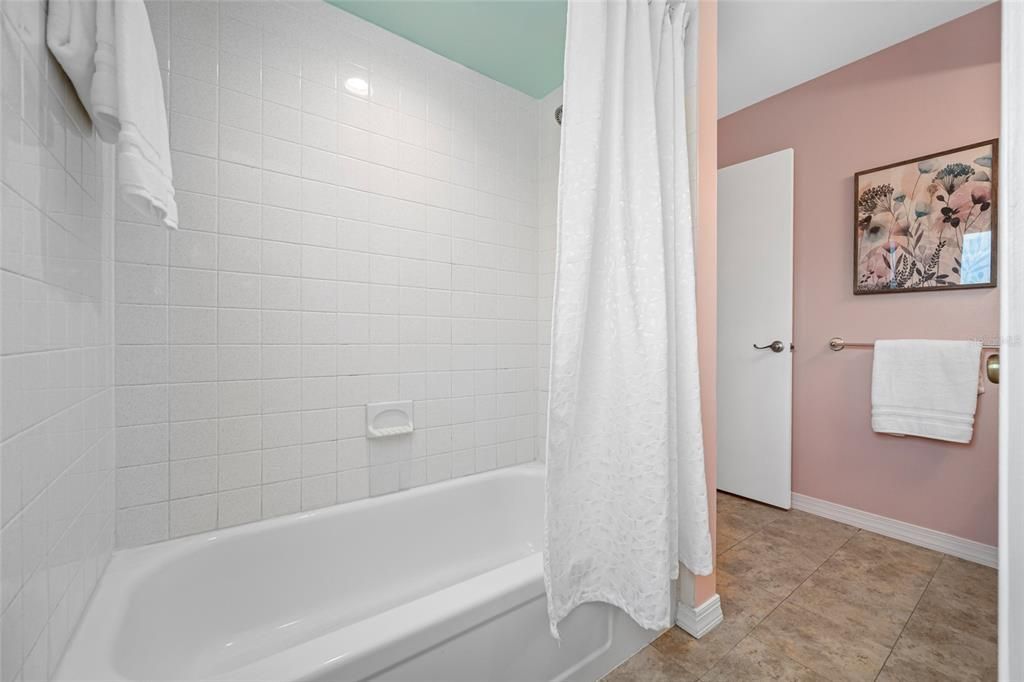 Под контрактом: $375,000 (3 спален, 2 ванн, 1613 Квадратных фут)