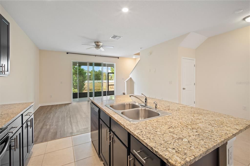 出租: $2,050 (3 贝兹, 2 浴室, 1707 平方英尺)