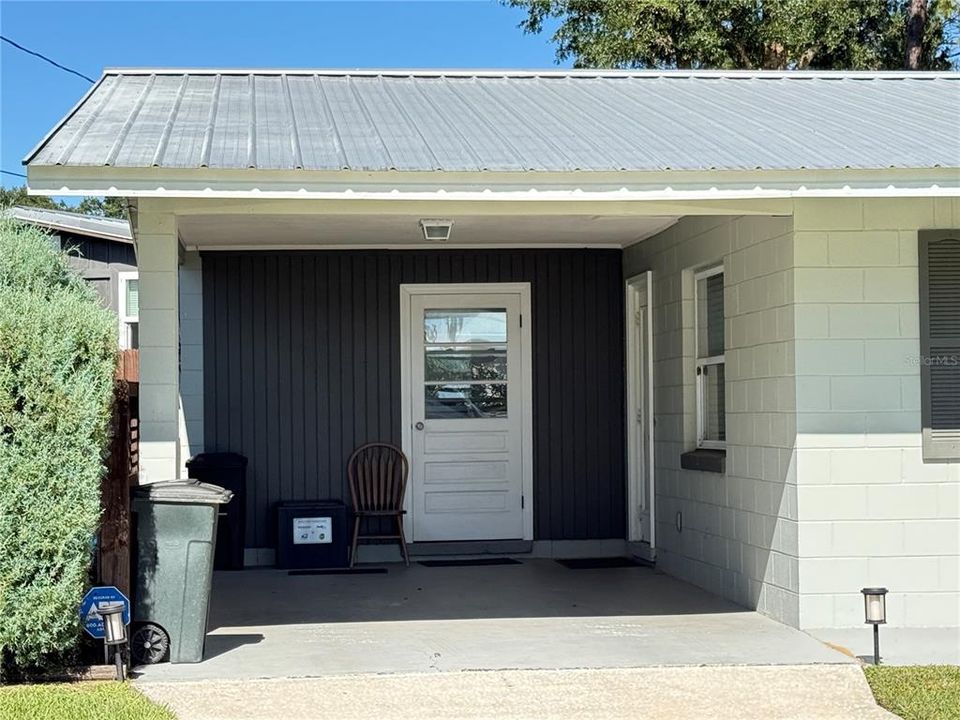 For Sale: $300,000 (3 beds, 2 baths, 1008 Square Feet)