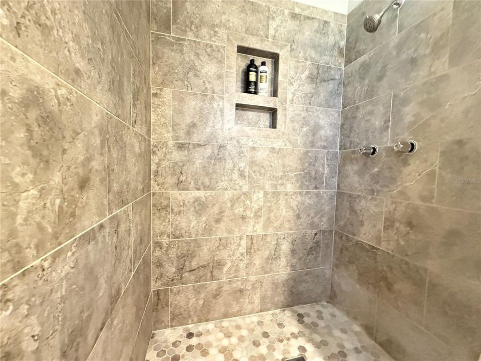 For Sale: $300,000 (3 beds, 2 baths, 1008 Square Feet)