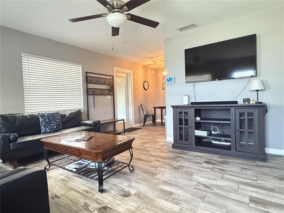 For Sale: $300,000 (3 beds, 2 baths, 1008 Square Feet)