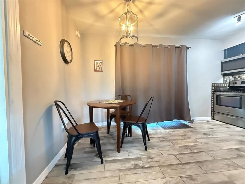 For Sale: $300,000 (3 beds, 2 baths, 1008 Square Feet)