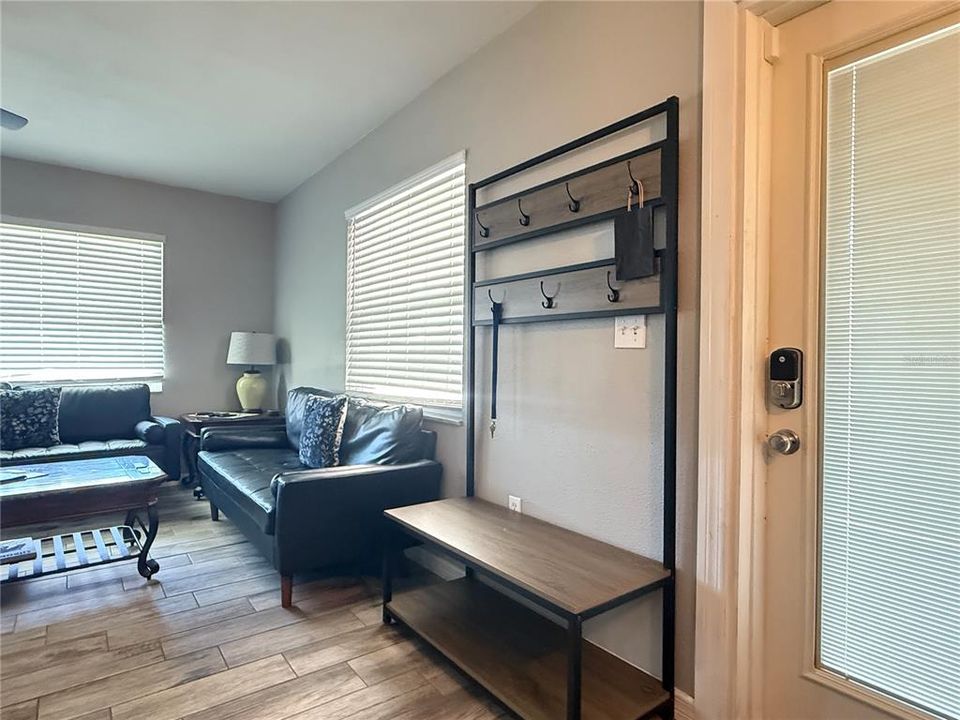 For Sale: $300,000 (3 beds, 2 baths, 1008 Square Feet)