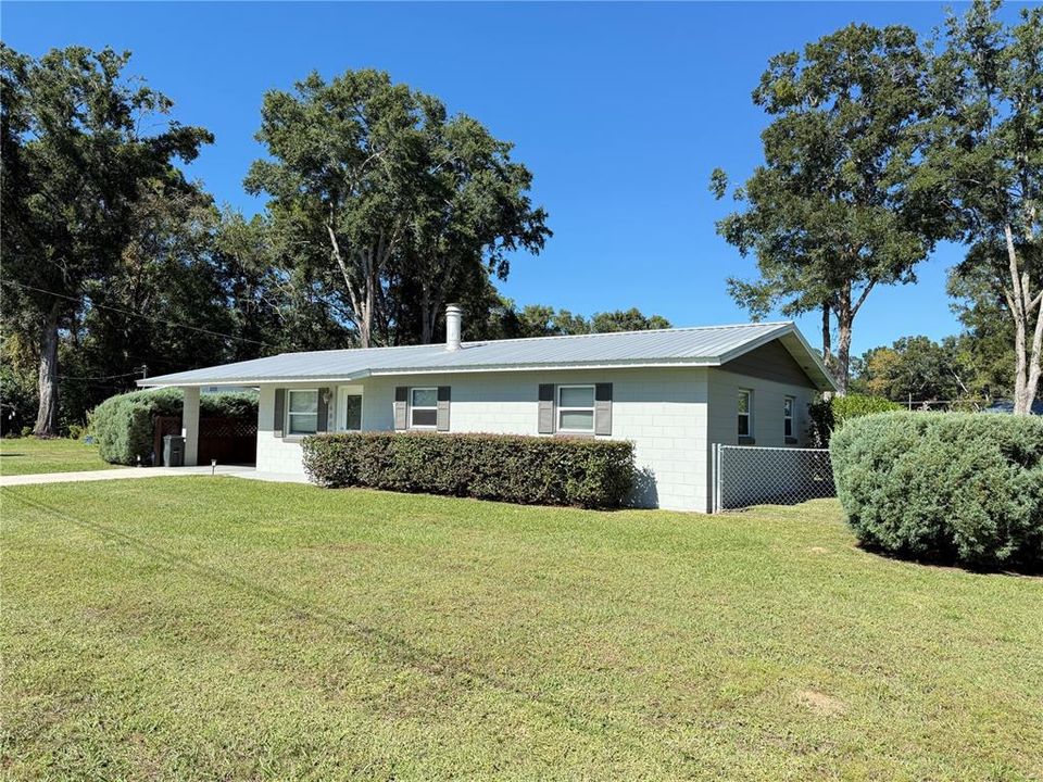 For Sale: $300,000 (3 beds, 2 baths, 1008 Square Feet)