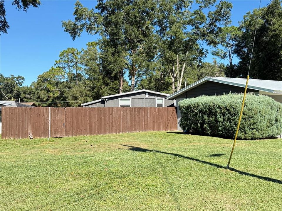 For Sale: $300,000 (3 beds, 2 baths, 1008 Square Feet)