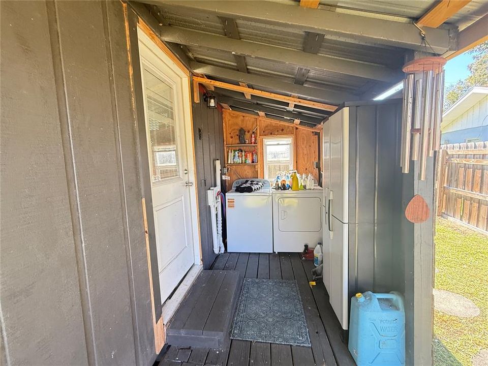 For Sale: $300,000 (3 beds, 2 baths, 1008 Square Feet)