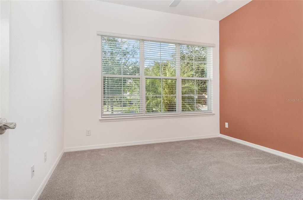 Под контрактом: $449,000 (3 спален, 2 ванн, 2202 Квадратных фут)