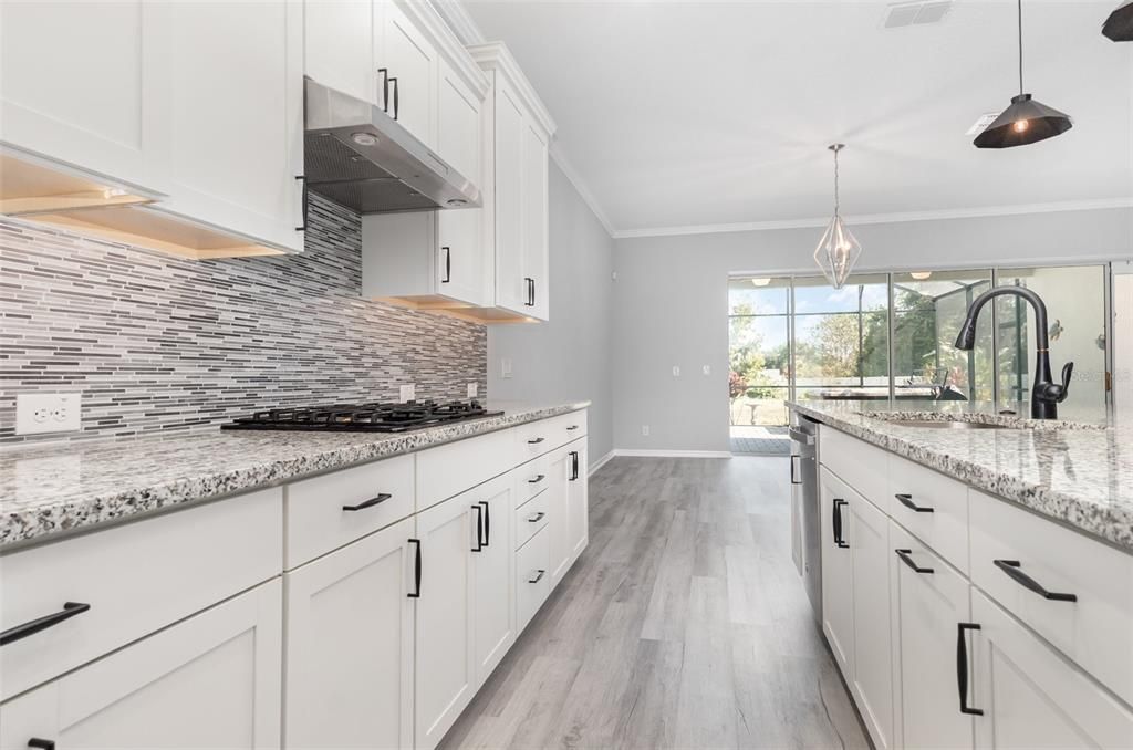 Под контрактом: $449,000 (3 спален, 2 ванн, 2202 Квадратных фут)