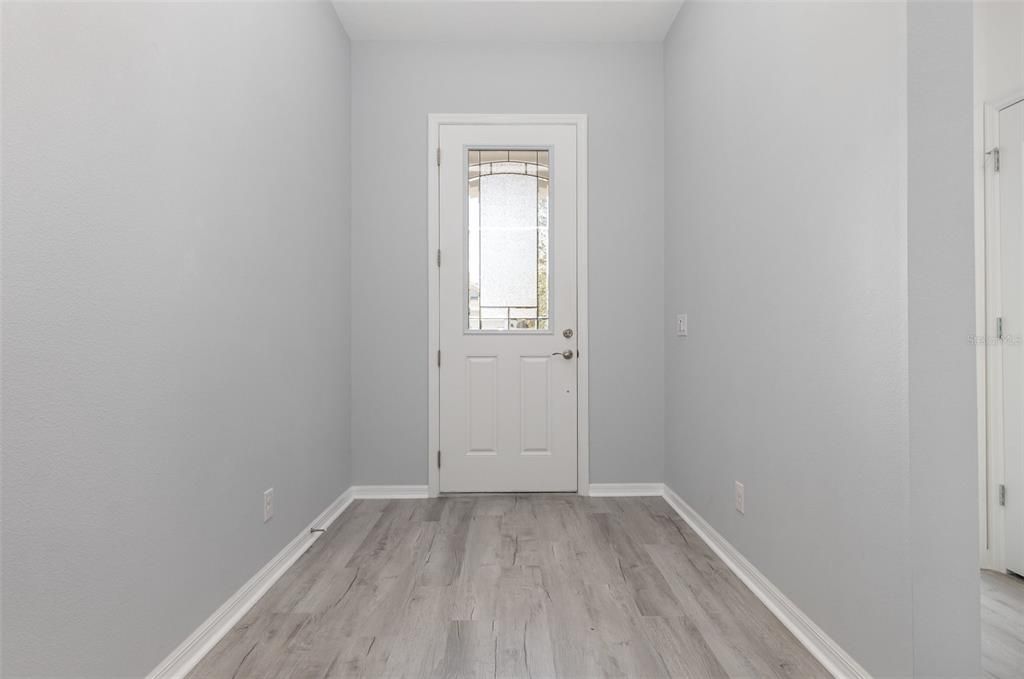 Под контрактом: $449,000 (3 спален, 2 ванн, 2202 Квадратных фут)