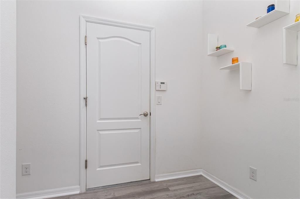 Под контрактом: $449,000 (3 спален, 2 ванн, 2202 Квадратных фут)