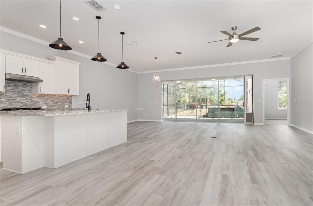 Под контрактом: $449,000 (3 спален, 2 ванн, 2202 Квадратных фут)