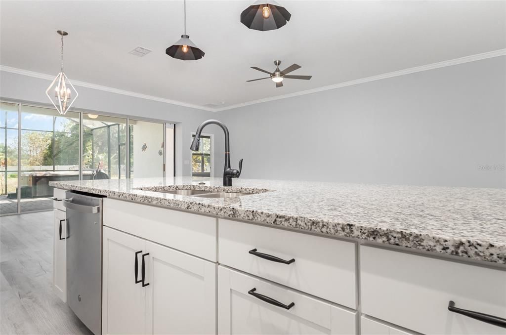 Под контрактом: $449,000 (3 спален, 2 ванн, 2202 Квадратных фут)