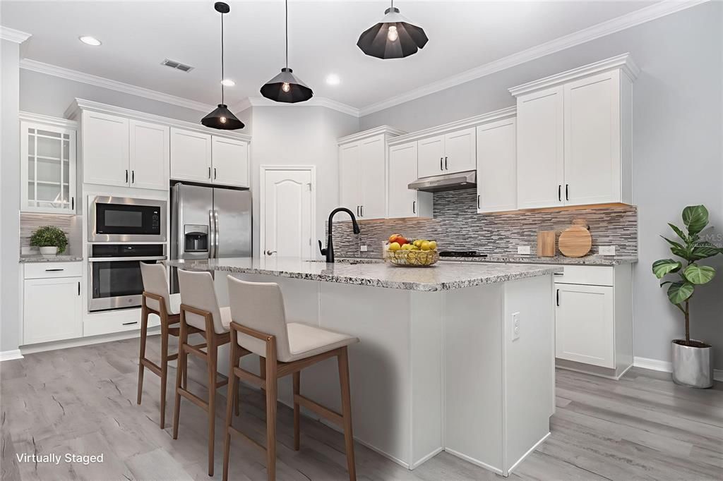 Под контрактом: $449,000 (3 спален, 2 ванн, 2202 Квадратных фут)