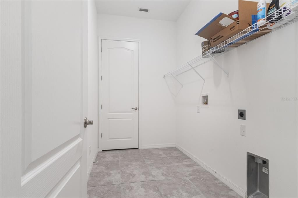 Под контрактом: $449,000 (3 спален, 2 ванн, 2202 Квадратных фут)