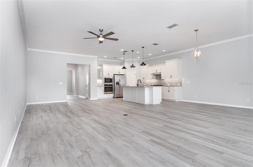 Под контрактом: $449,000 (3 спален, 2 ванн, 2202 Квадратных фут)