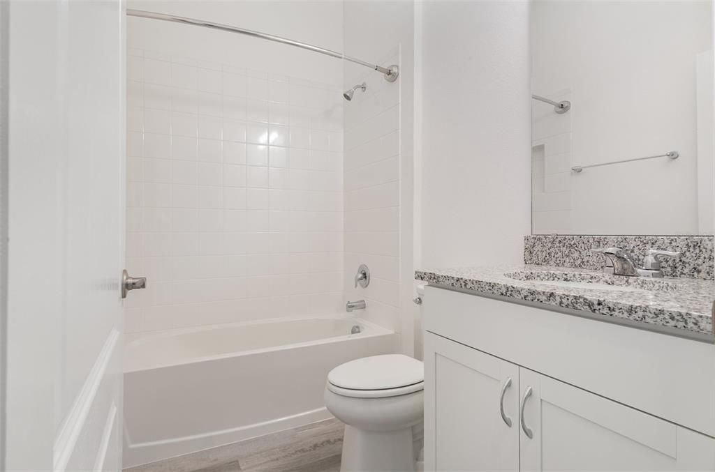 Под контрактом: $449,000 (3 спален, 2 ванн, 2202 Квадратных фут)