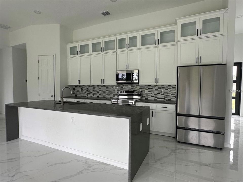 For Rent: $2,800 (4 beds, 3 baths, 2153 Square Feet)