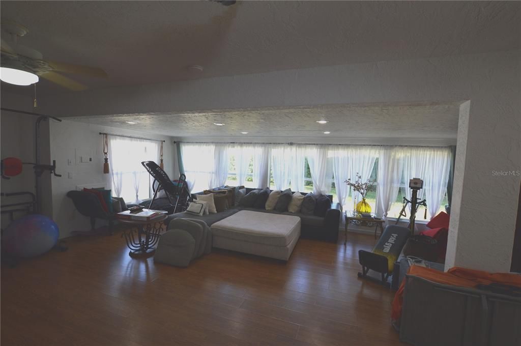 For Sale: $420,000 (3 beds, 3 baths, 2534 Square Feet)