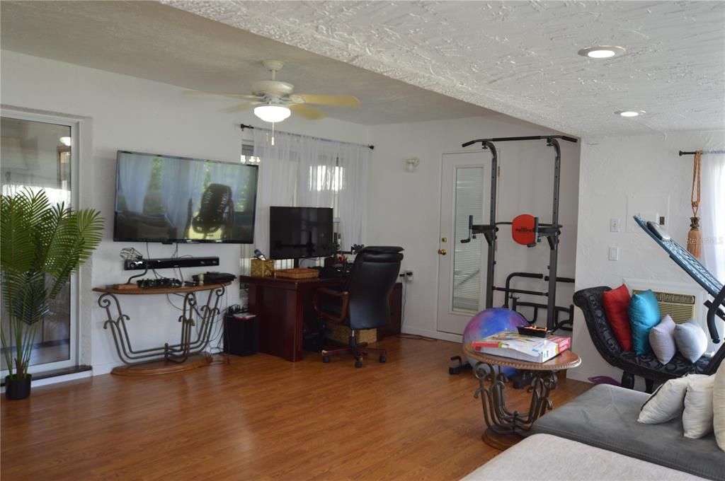 For Sale: $420,000 (3 beds, 3 baths, 2534 Square Feet)