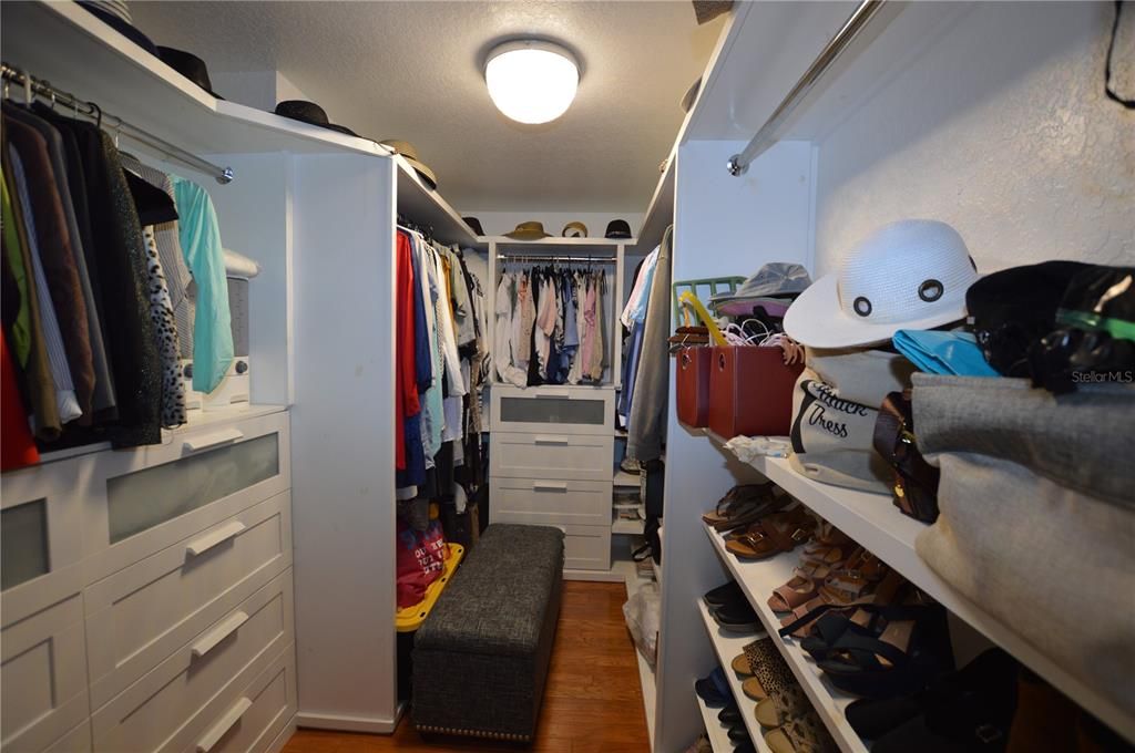 For Sale: $420,000 (3 beds, 3 baths, 2534 Square Feet)