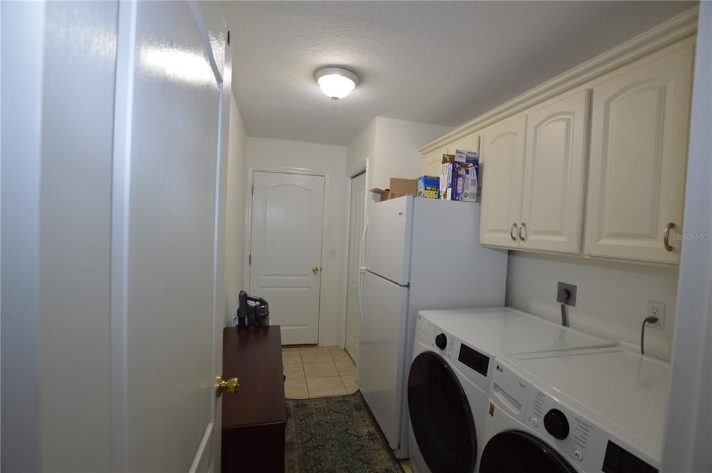 For Sale: $420,000 (3 beds, 3 baths, 2534 Square Feet)