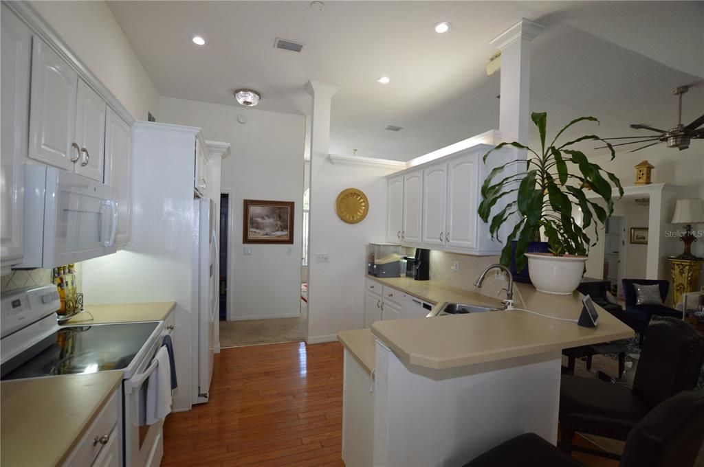 For Sale: $420,000 (3 beds, 3 baths, 2534 Square Feet)