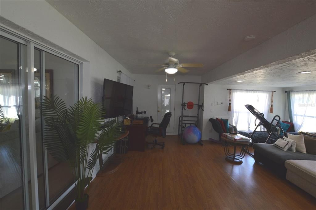 For Sale: $420,000 (3 beds, 3 baths, 2534 Square Feet)