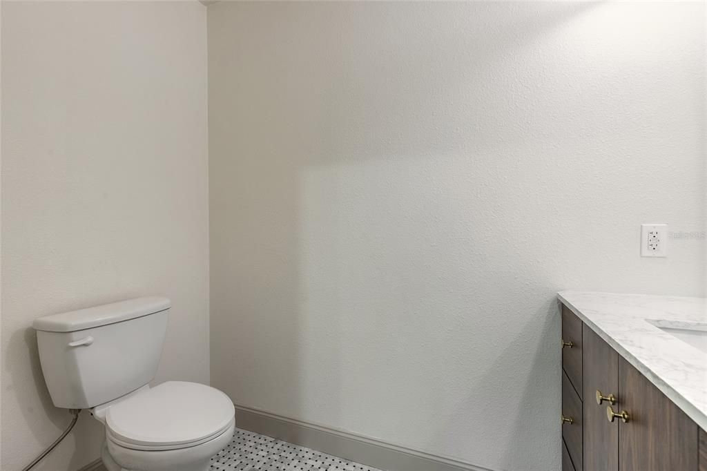 En Venta: $689,000 (4 camas, 3 baños, 2468 Pies cuadrados)