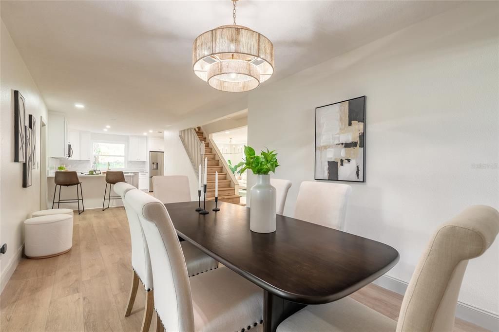 En Venta: $689,000 (4 camas, 3 baños, 2468 Pies cuadrados)