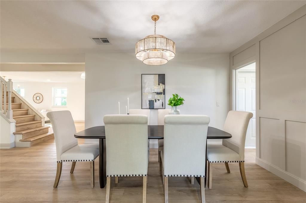 En Venta: $689,000 (4 camas, 3 baños, 2468 Pies cuadrados)