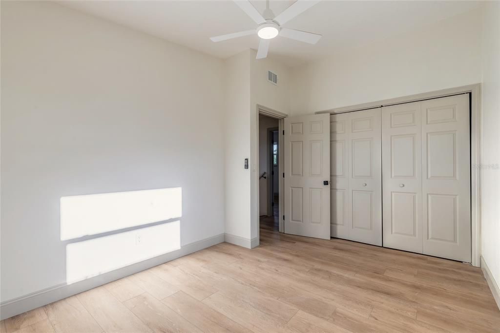 En Venta: $689,000 (4 camas, 3 baños, 2468 Pies cuadrados)