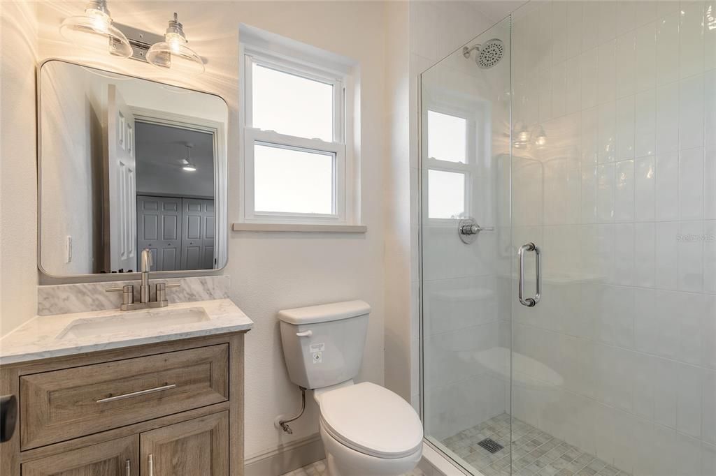 En Venta: $689,000 (4 camas, 3 baños, 2468 Pies cuadrados)