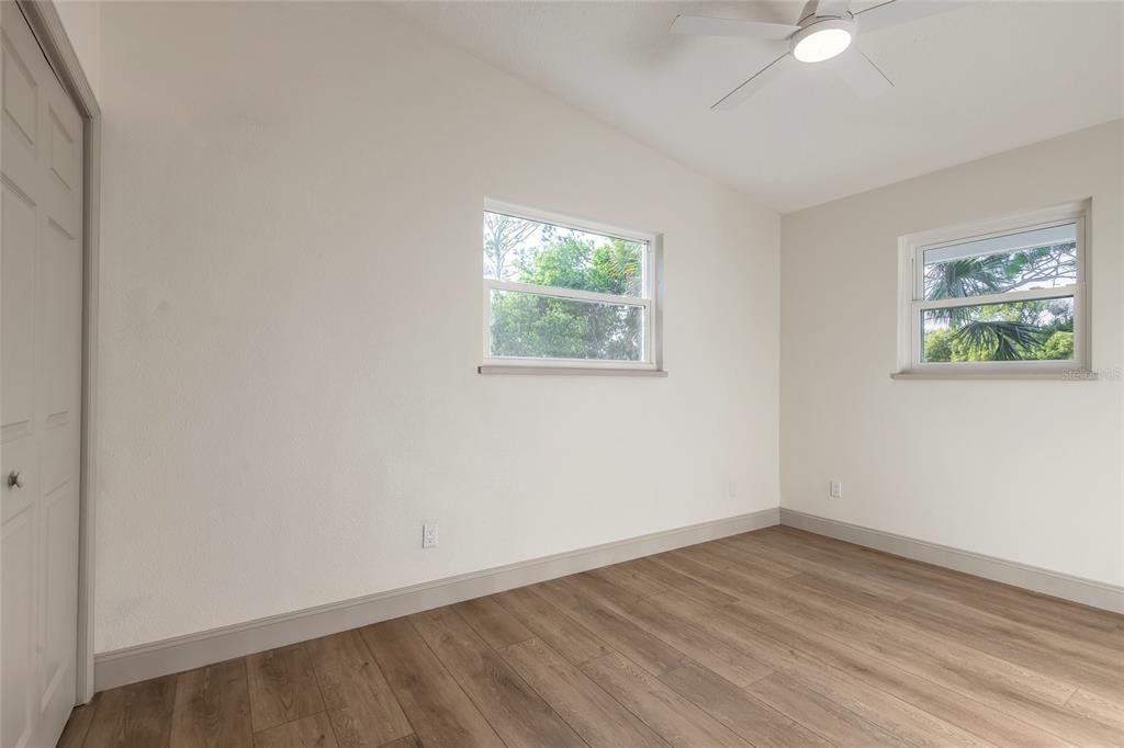 En Venta: $689,000 (4 camas, 3 baños, 2468 Pies cuadrados)