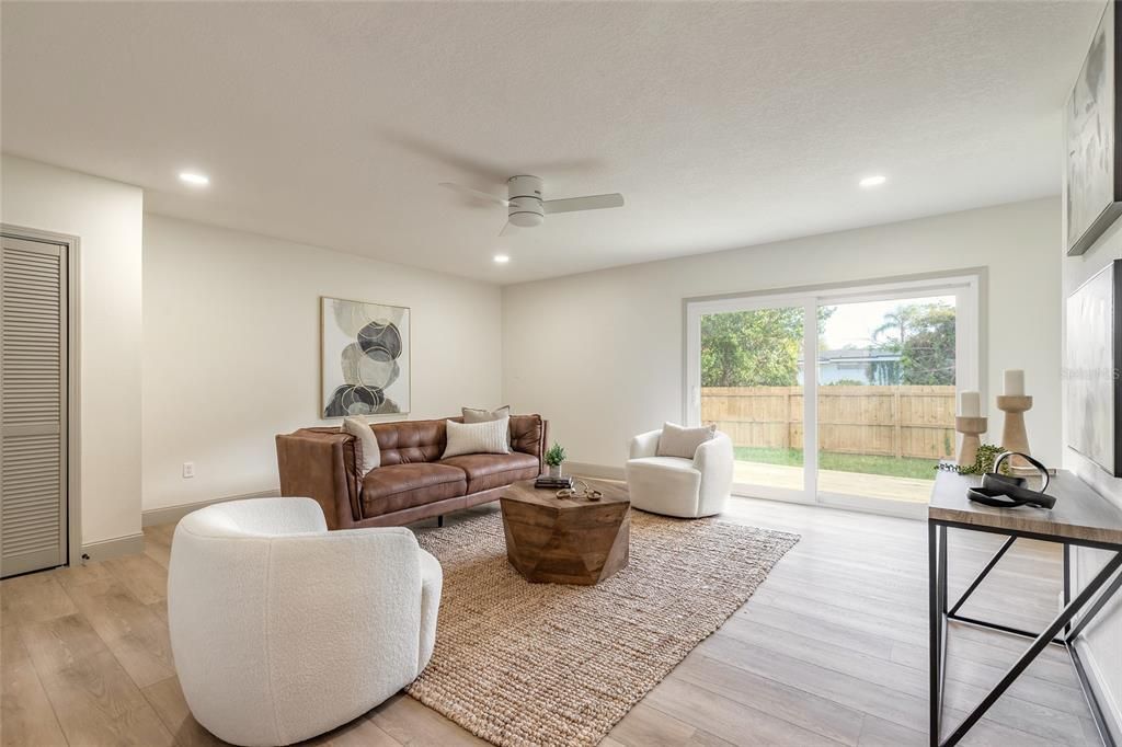 En Venta: $689,000 (4 camas, 3 baños, 2468 Pies cuadrados)