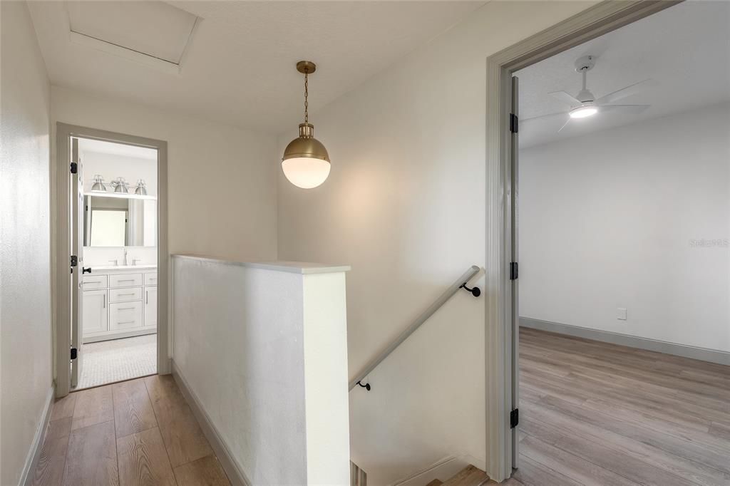 En Venta: $689,000 (4 camas, 3 baños, 2468 Pies cuadrados)